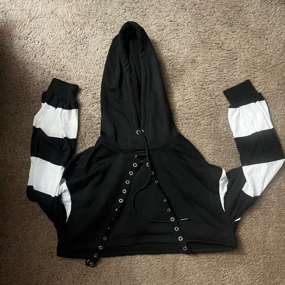 Gothic Punk Grommet Strap Crop Hoodie, size M